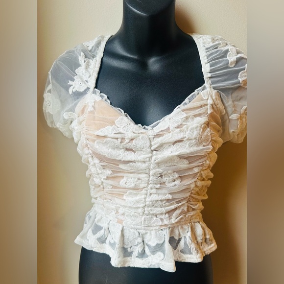 $60 NEW WITH TAGS GORGEOUS CREAM WITH NUDE UNDERLAY TOP - Picture 2 of 5